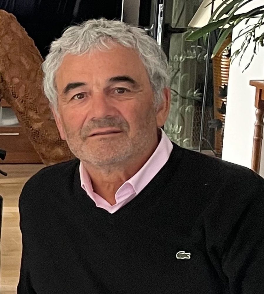 Portrait de Dino, Gestalt-praticien et coach relationnel